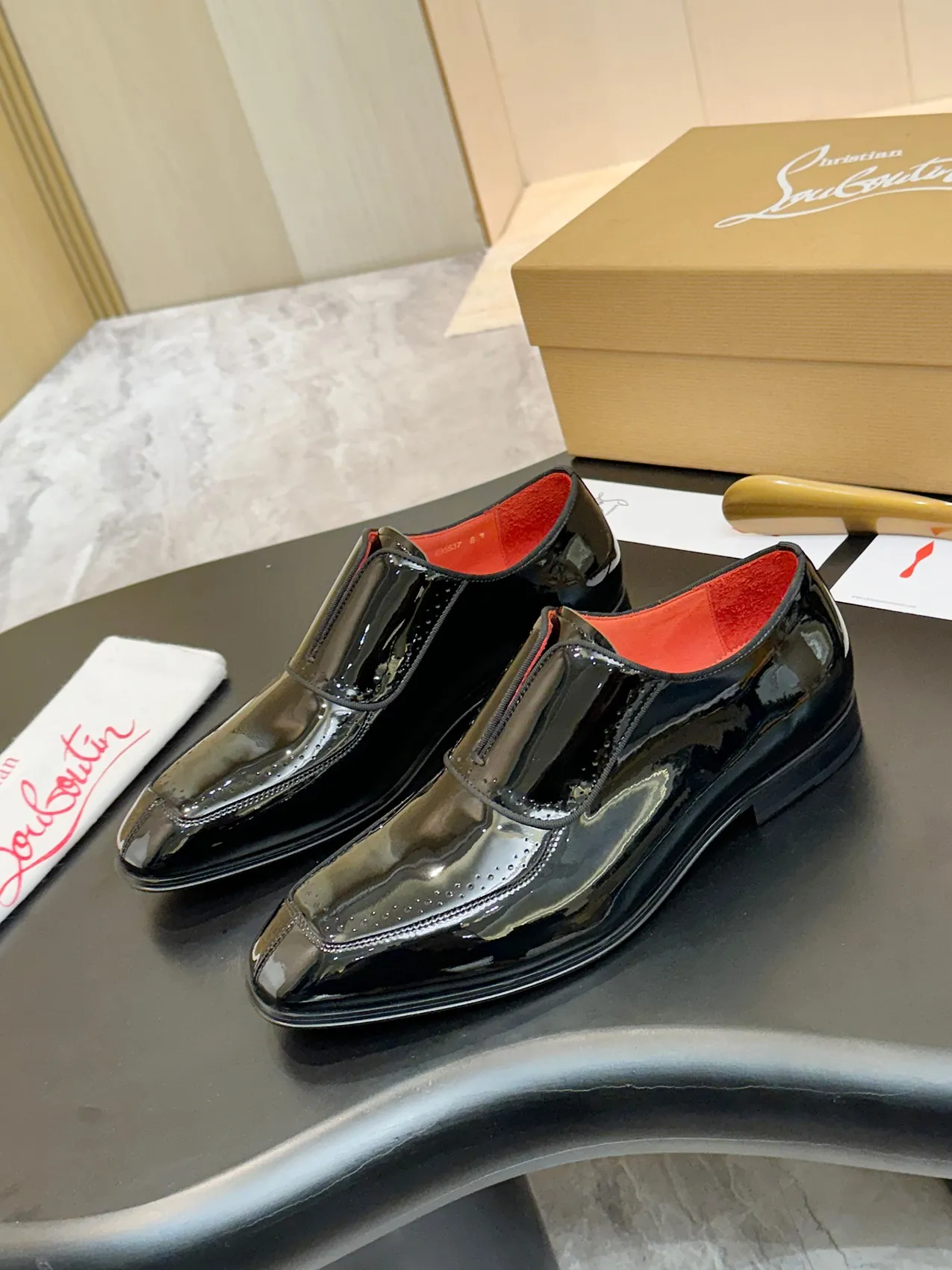 💰960 ••New real shots••CL～High-end men’s 👔Casual•loafers with red soles! ••🆑Genuine and top-quality goods from original orders ••✅💯 Purchase goods from top-quality original orders! Original imported patterned cowhide ➕Imported cowhide lining ➕Cowhide feet ➕Original leather outsole~🉑️Feel free to compare the authentic ones! Size: 39-44 (38.45.46.47 can be customized)